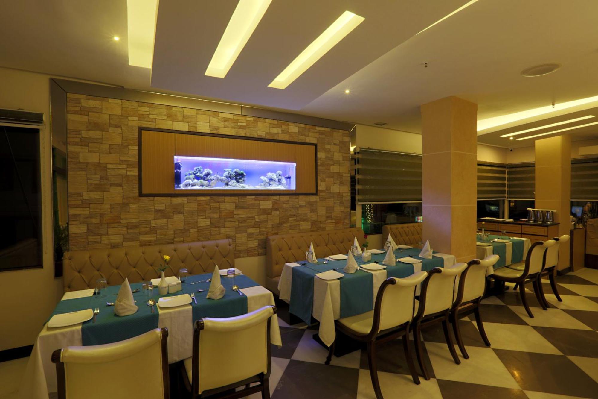 Hotel Luxury Delhi Airport 4*