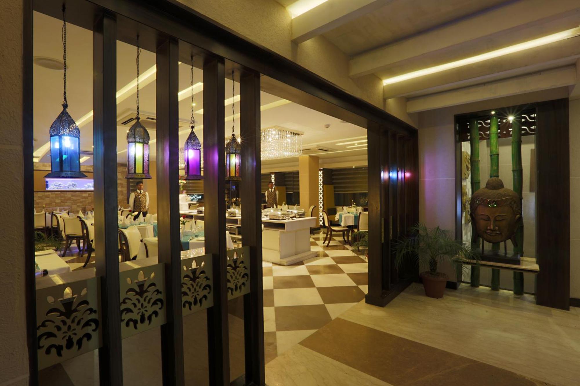 Luxury Delhi Airport 4*
