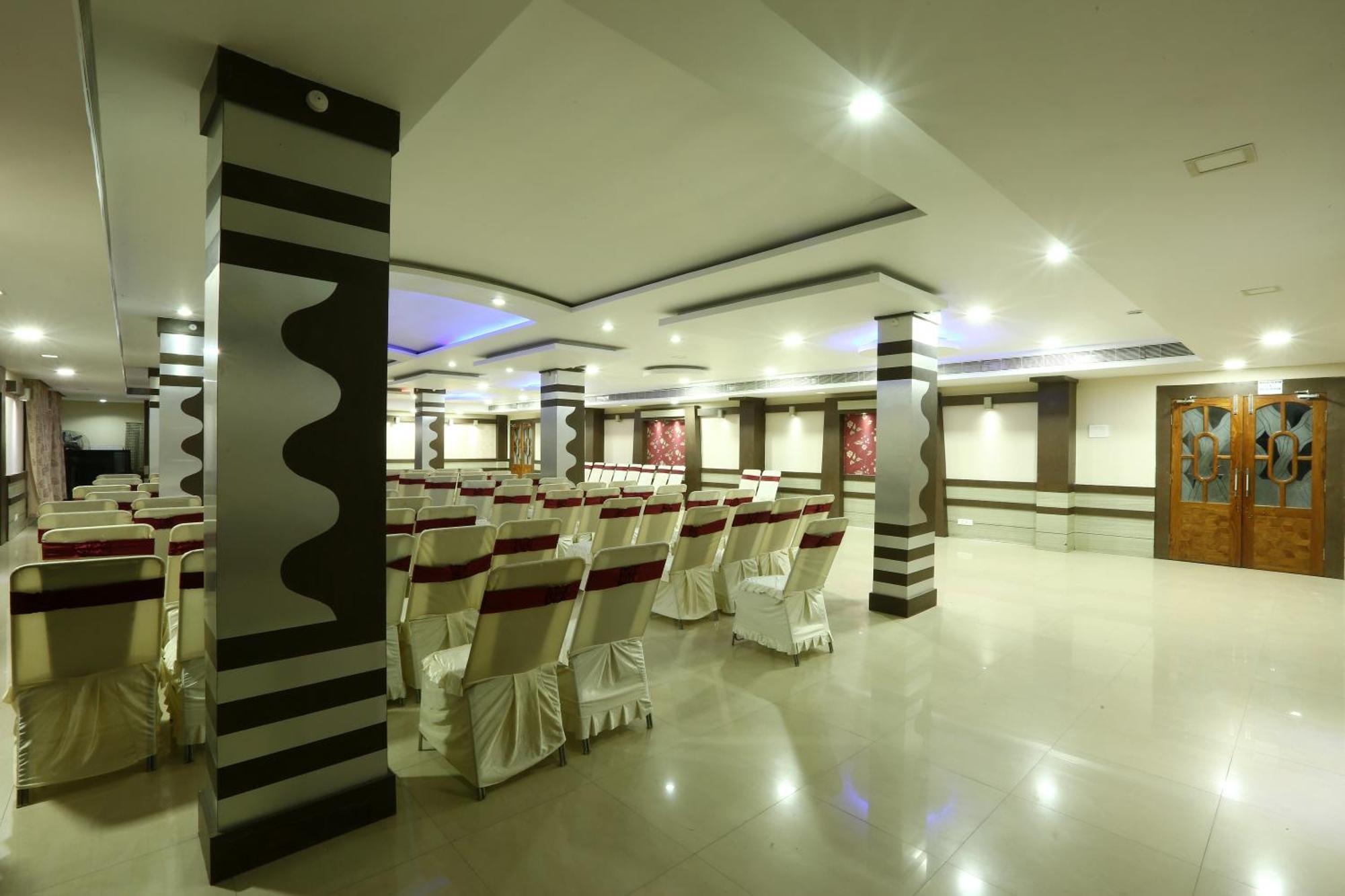 Hotel Luxury Delhi Airport 4*