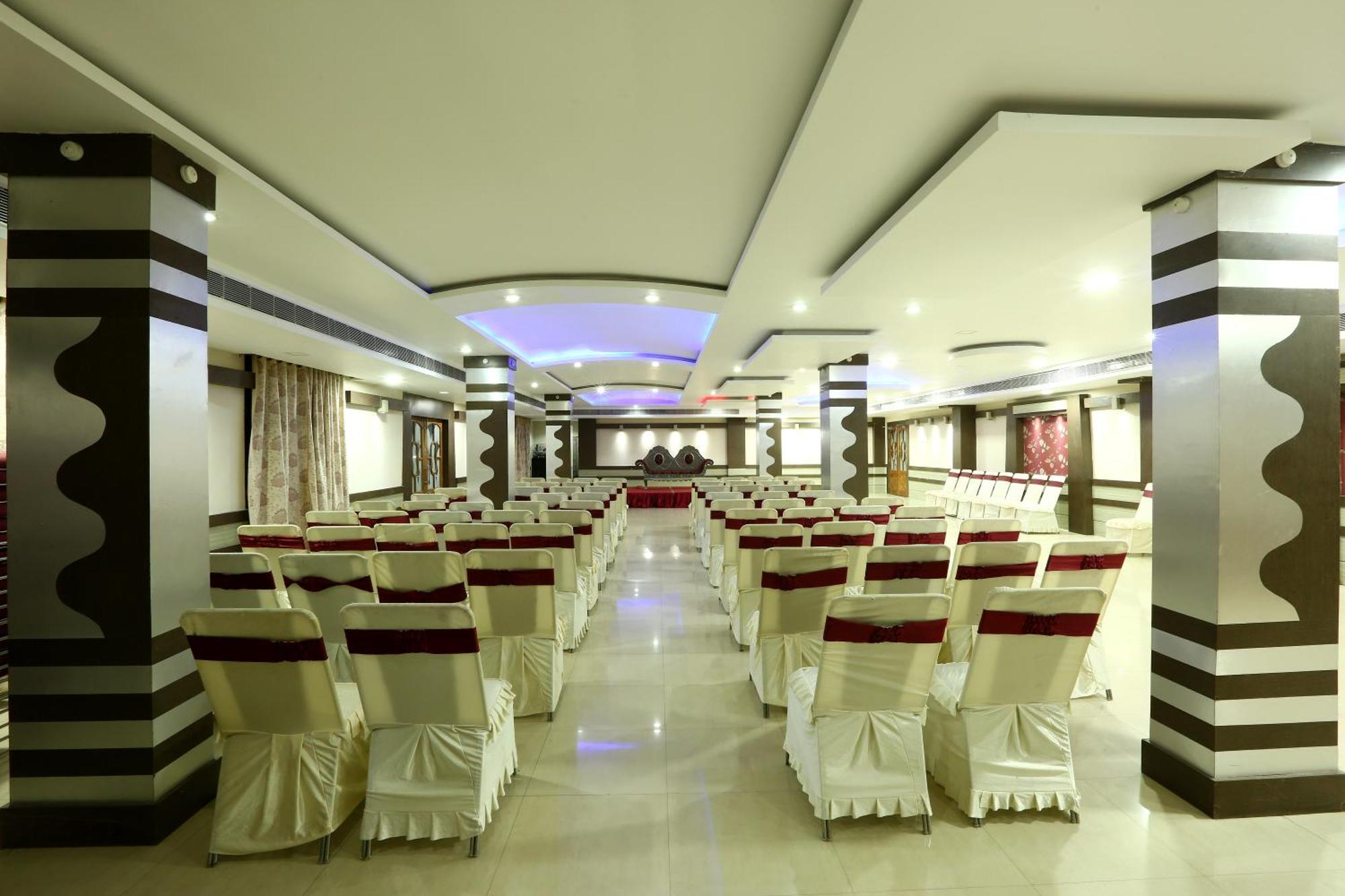Luxury Delhi Airport Hotel New Delhi
