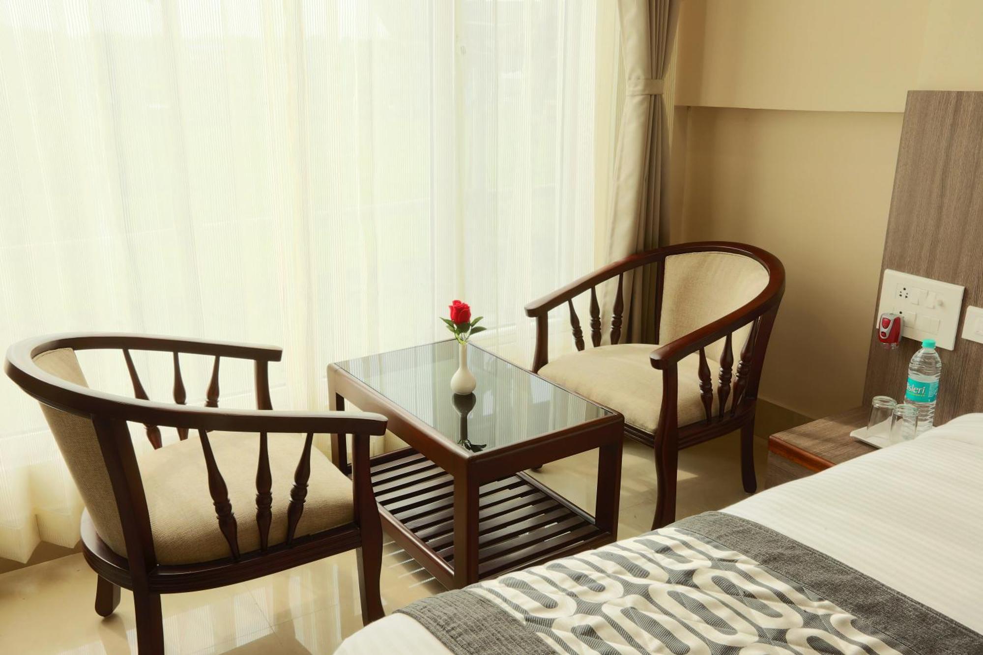 Hotel Luxury Delhi Airport 4*