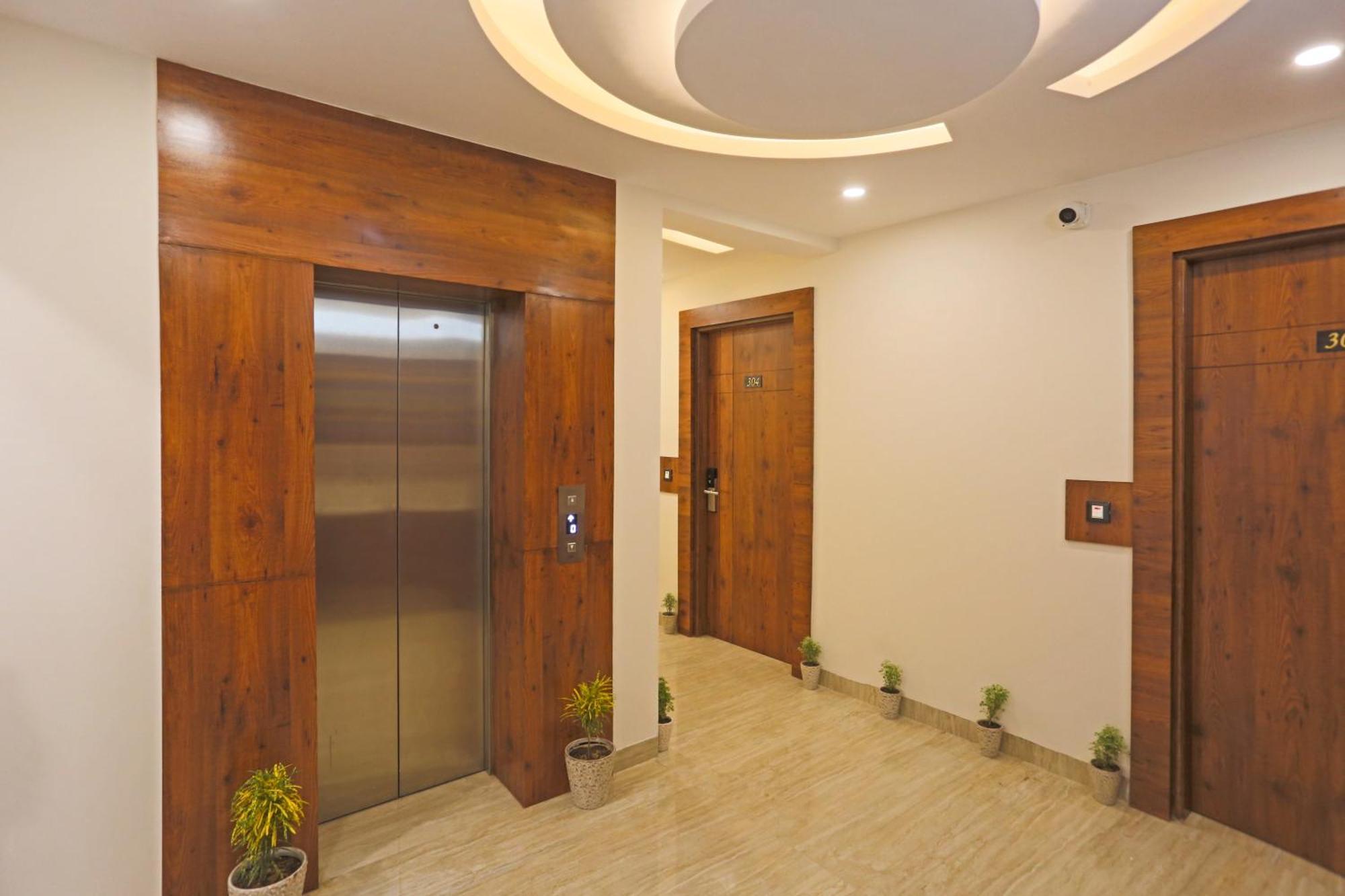 Hotel Luxury Delhi Airport 4*