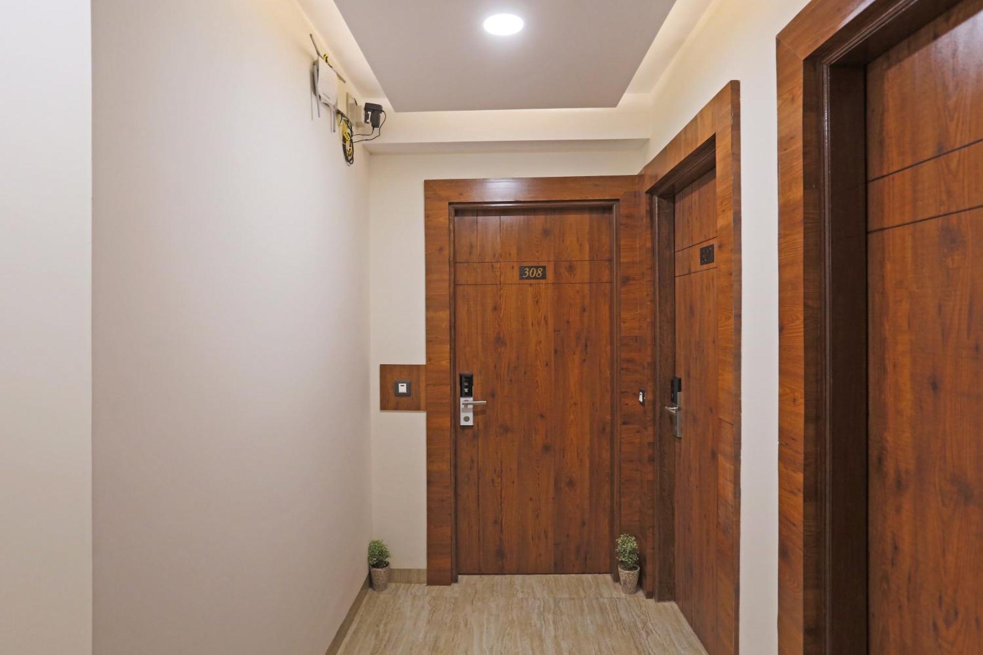 Hotel Luxury Delhi Airport 4*