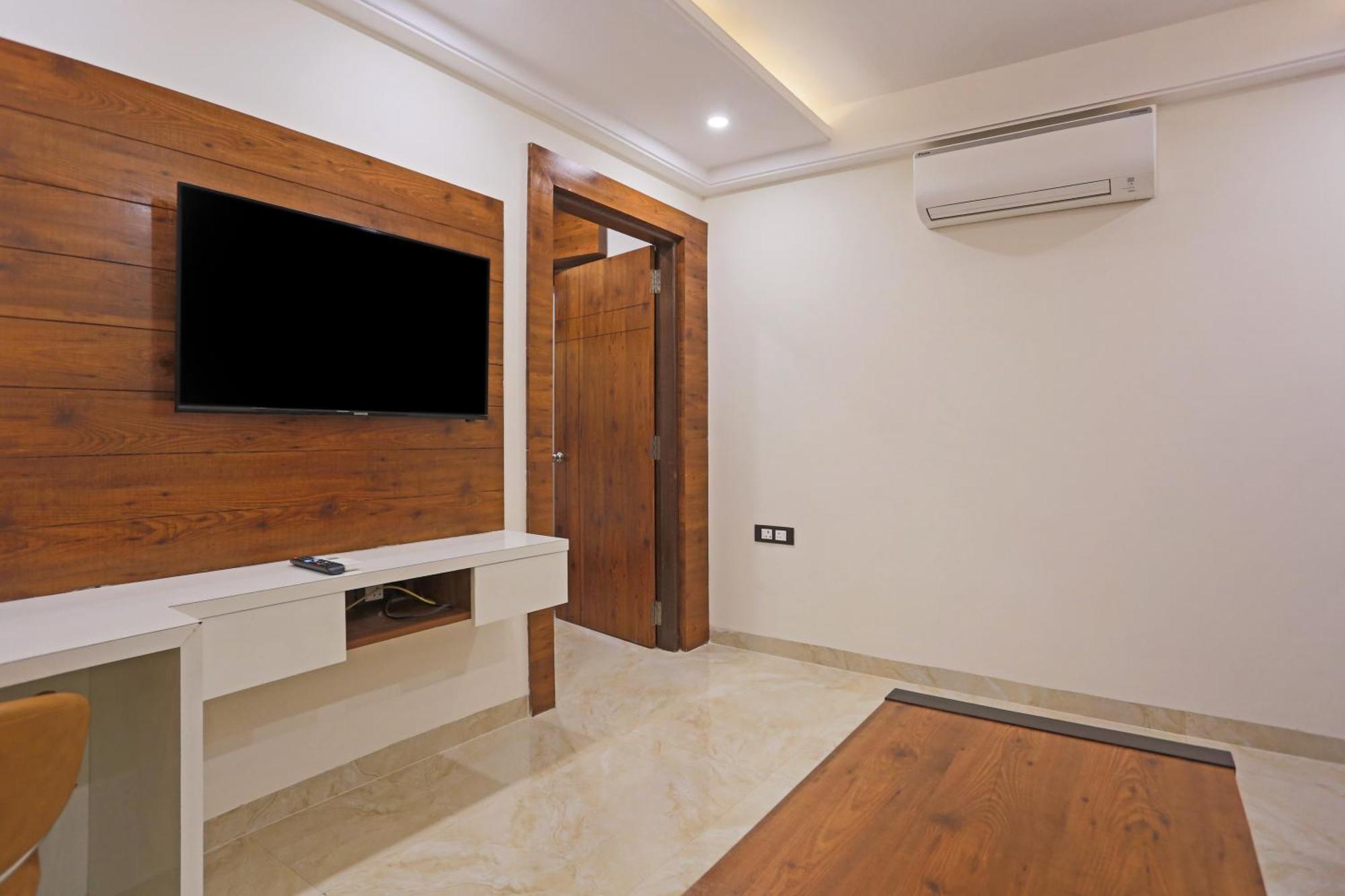Hotel Luxury Delhi Airport 4*
