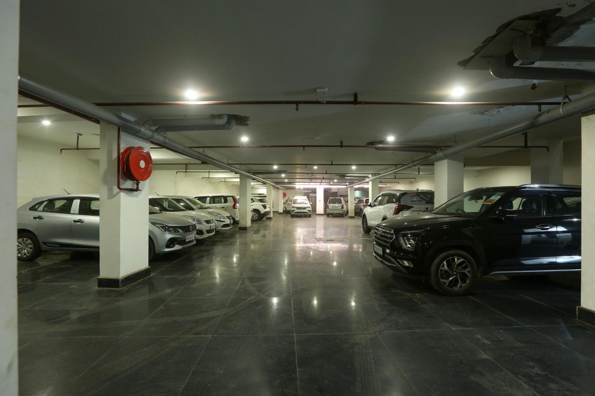Luxury Delhi Airport 4*