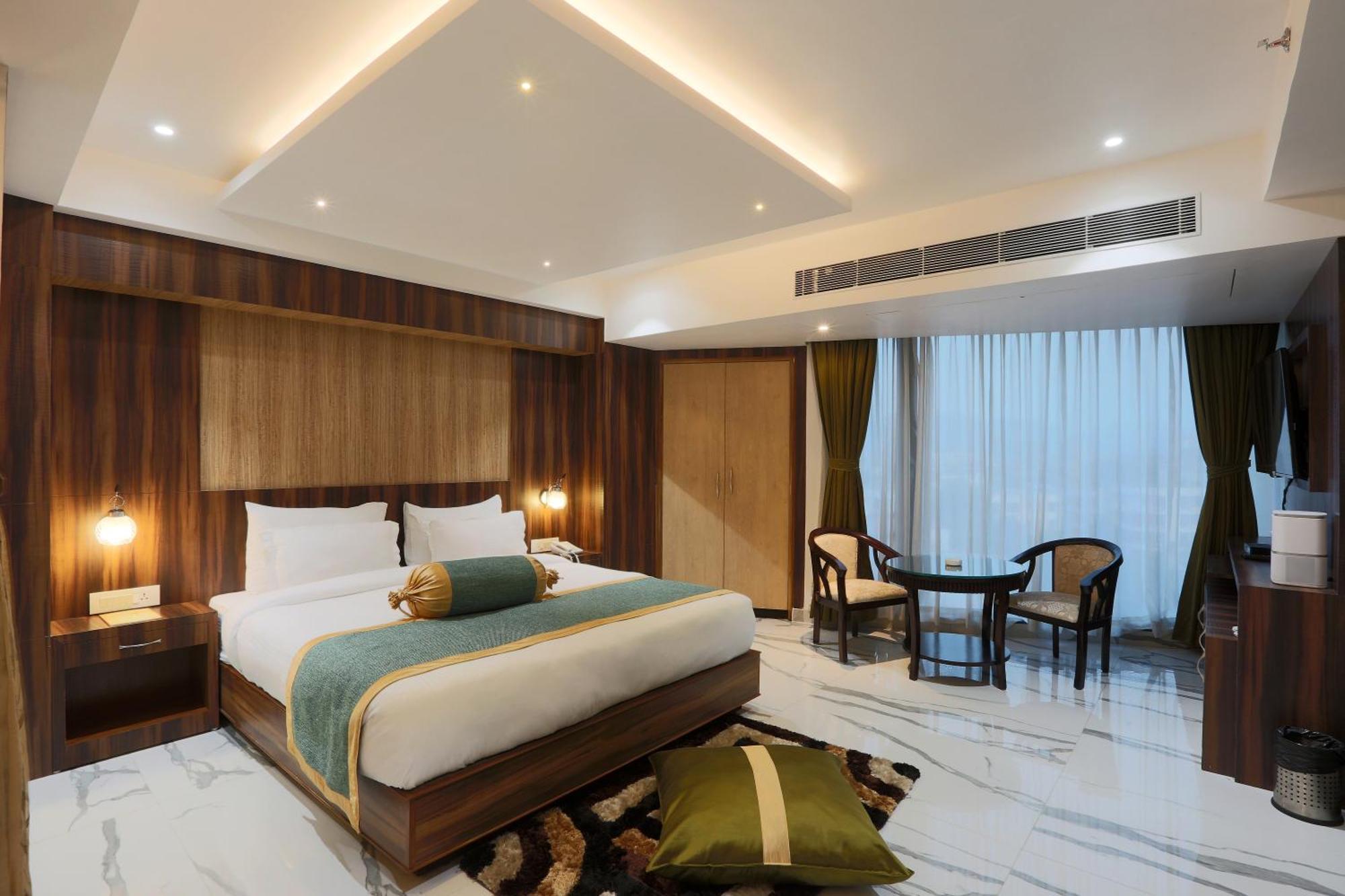 Luxury Delhi Airport 4*