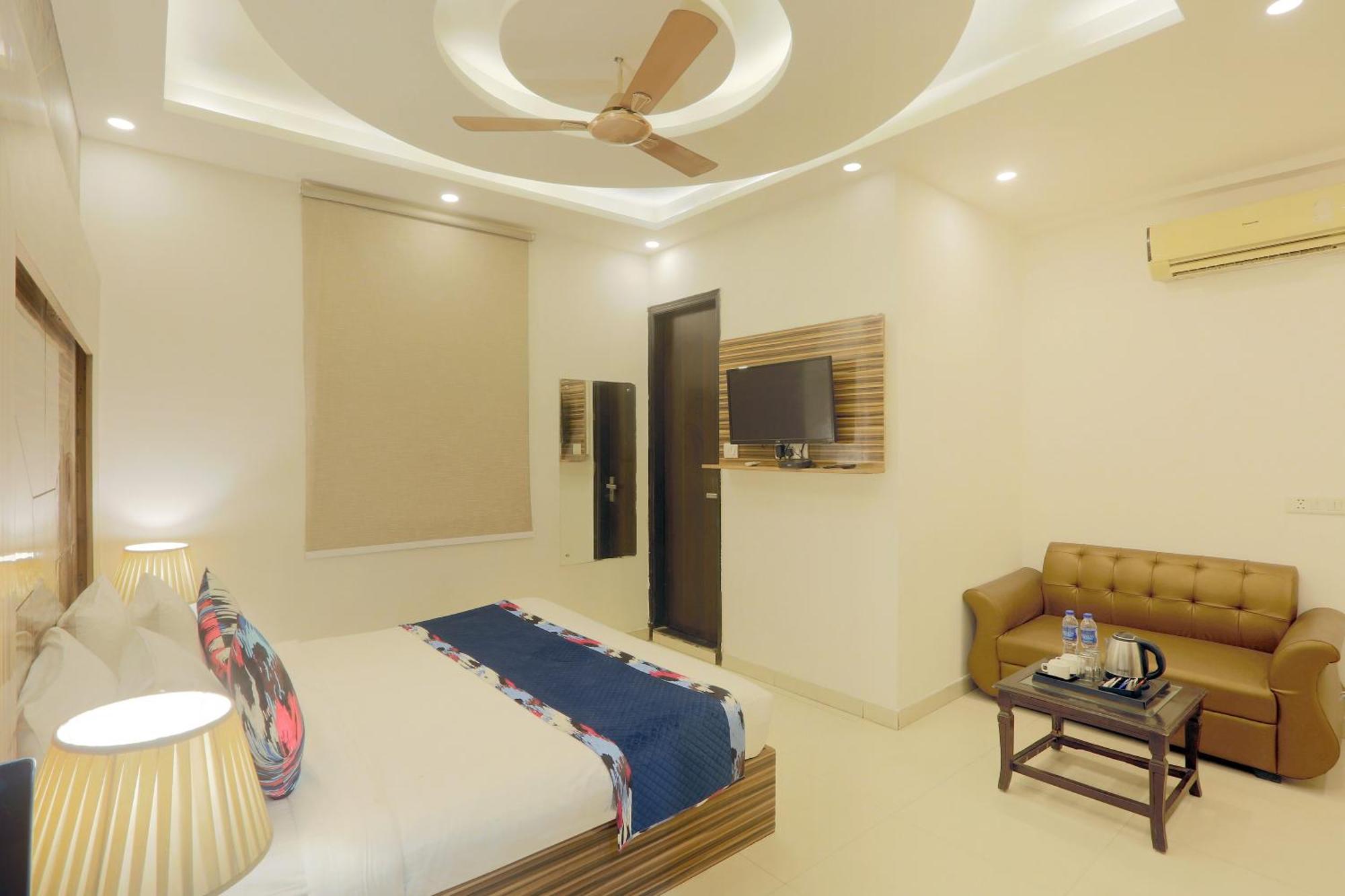 Hotel Luxury Delhi Airport 4*