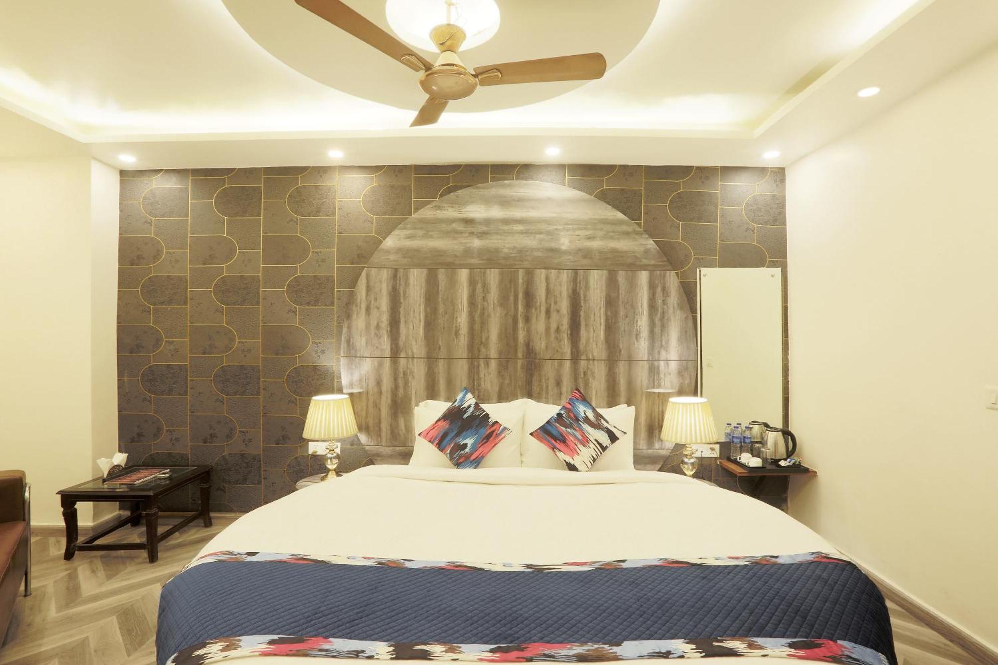 Luxury Delhi Airport Hotel 4*