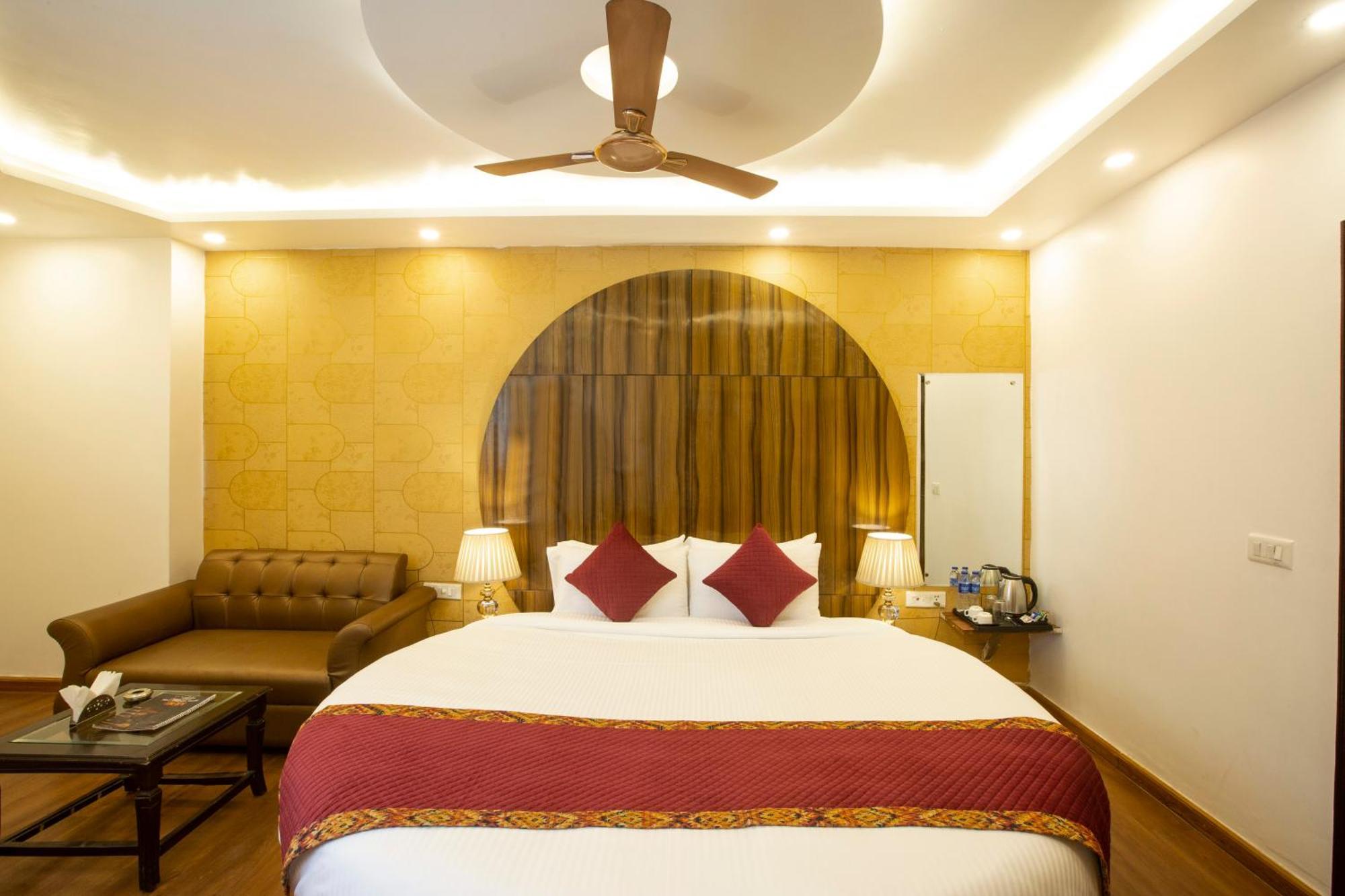 Hotel Luxury Delhi Airport 4*
