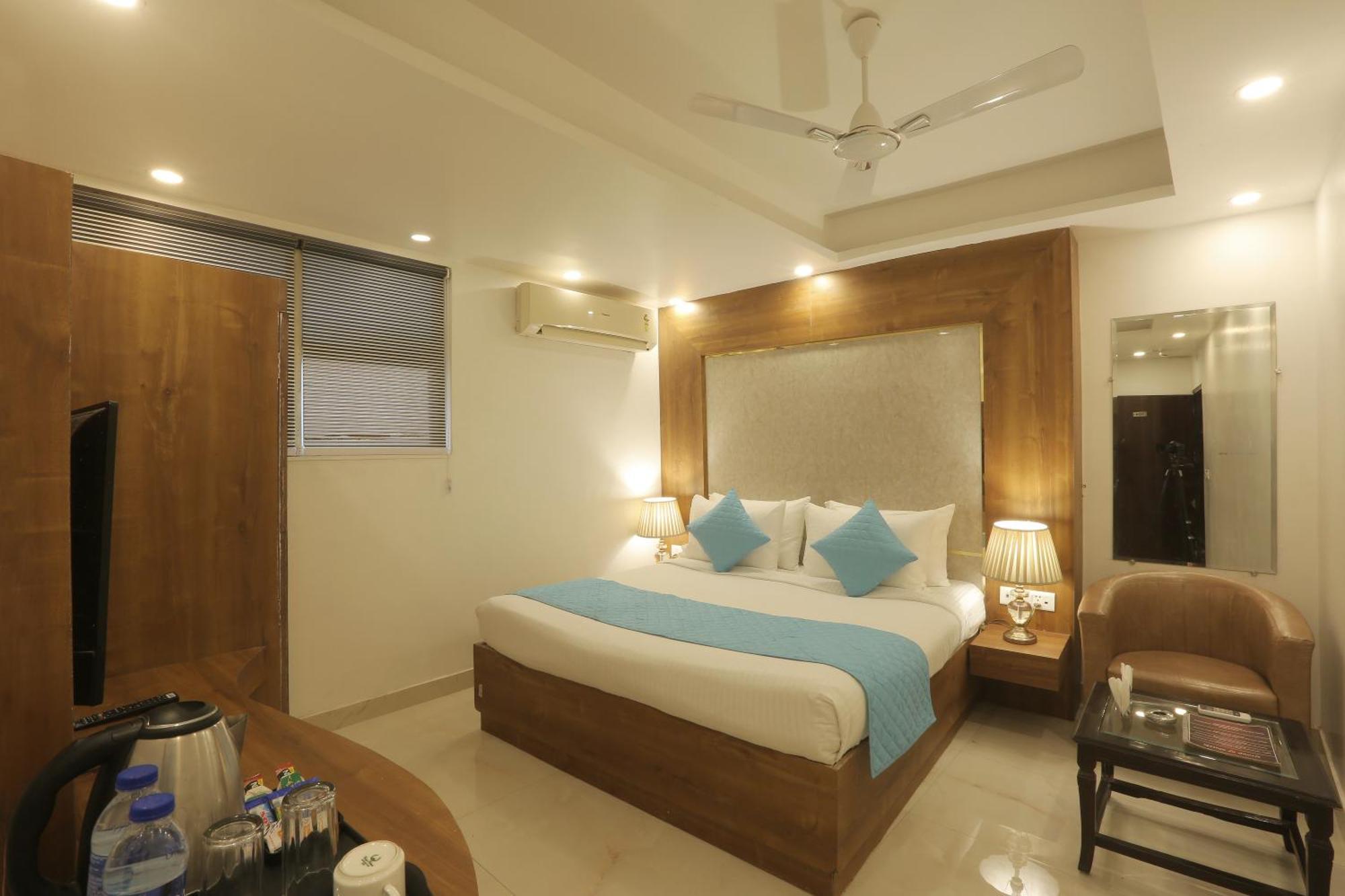 Hotel Luxury Delhi Airport 4*