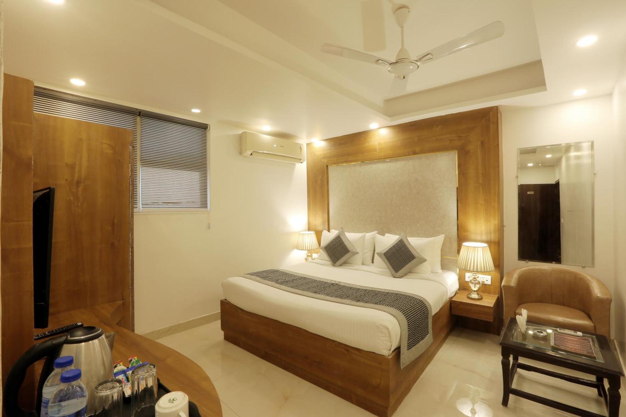 Hotel Luxury Delhi Airport 4*