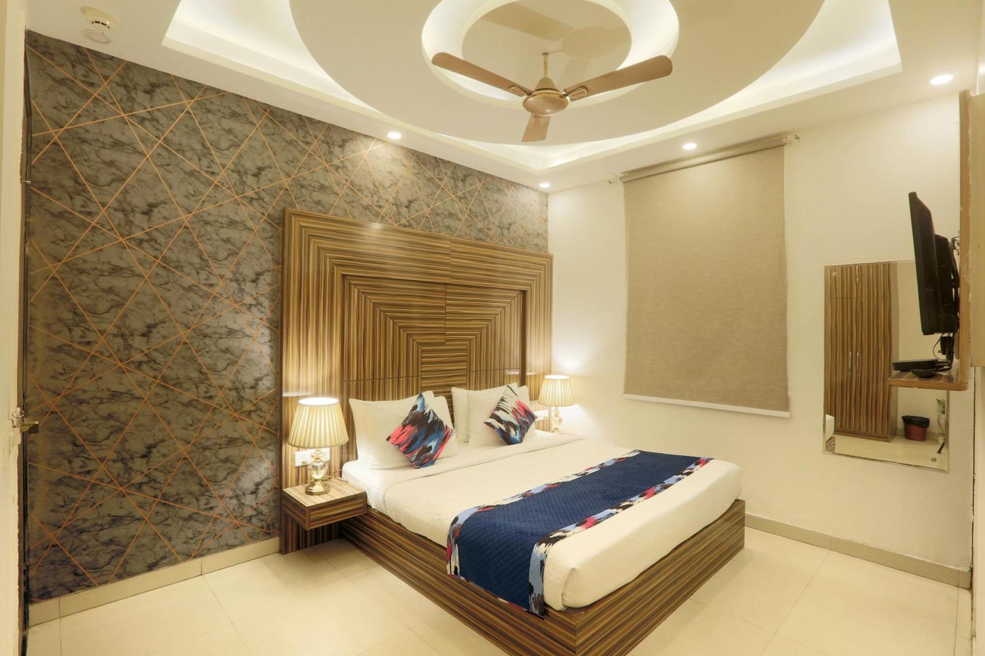 Luxury Delhi Airport 4*