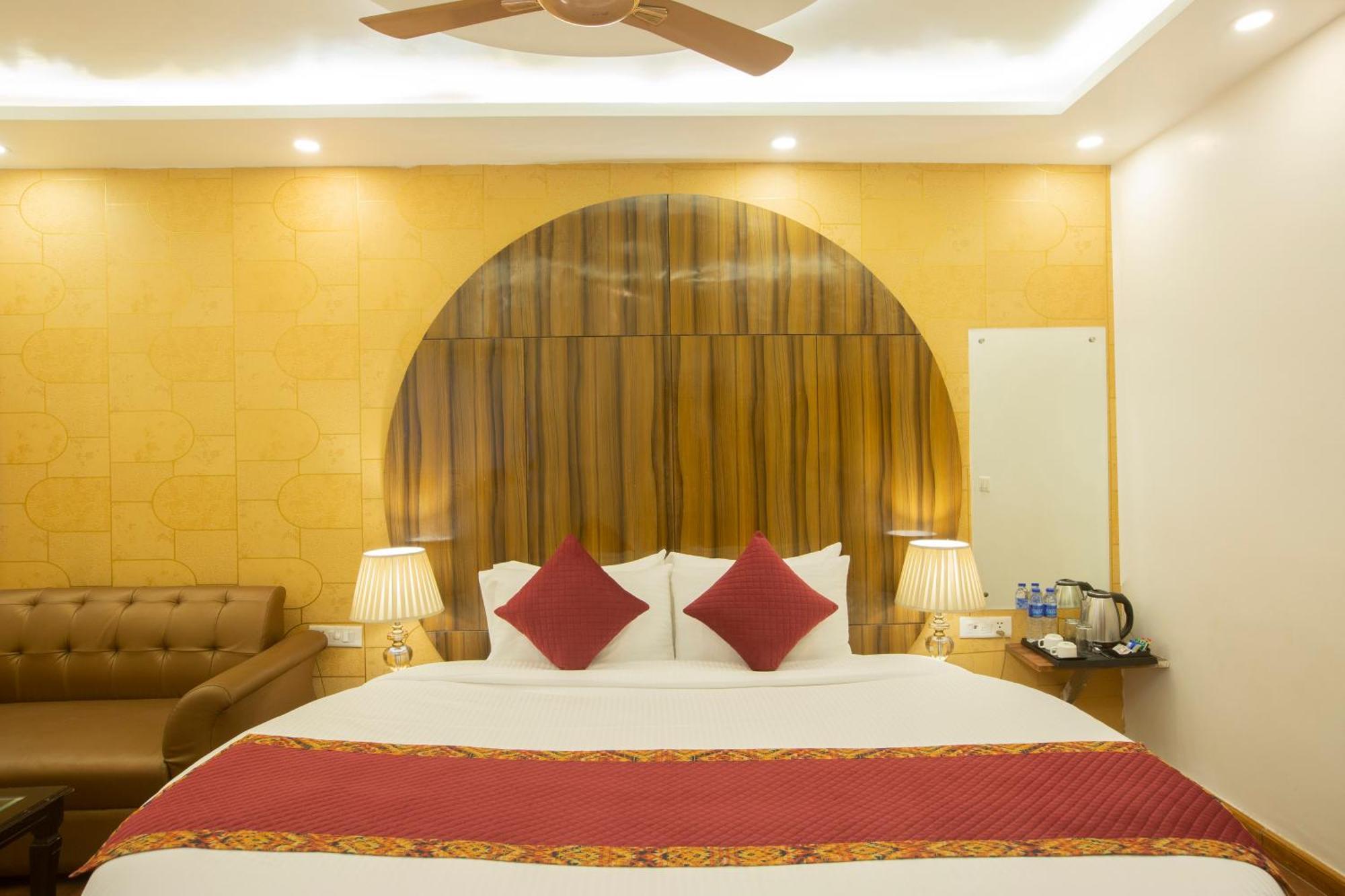 Luxury Delhi Airport Hotel 4*